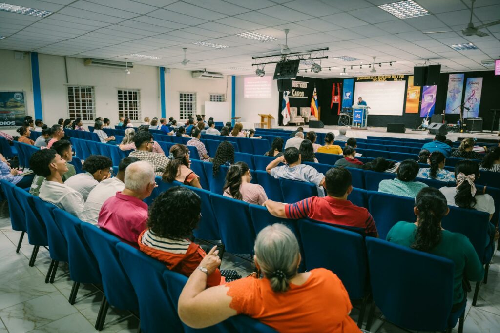 Jak dobrze zorganizować hybrydową konferencję międzynarodową?