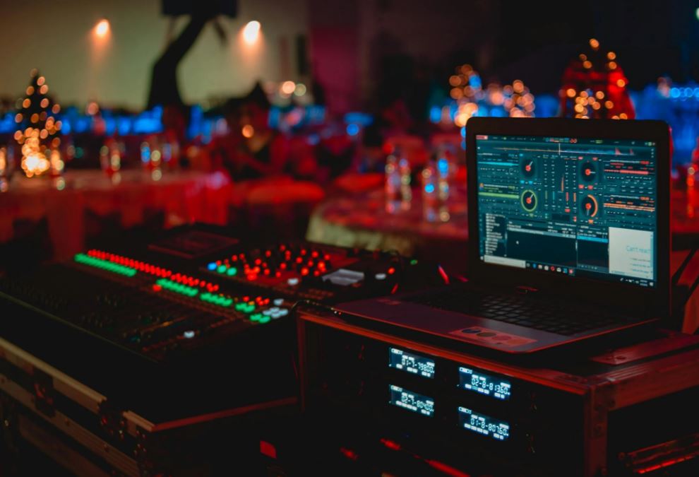 Co warto sprawdzić przed transmisją online?
