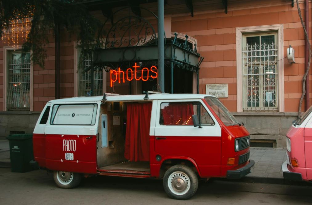 Fotobudka czy fotolustro - co wybrać?